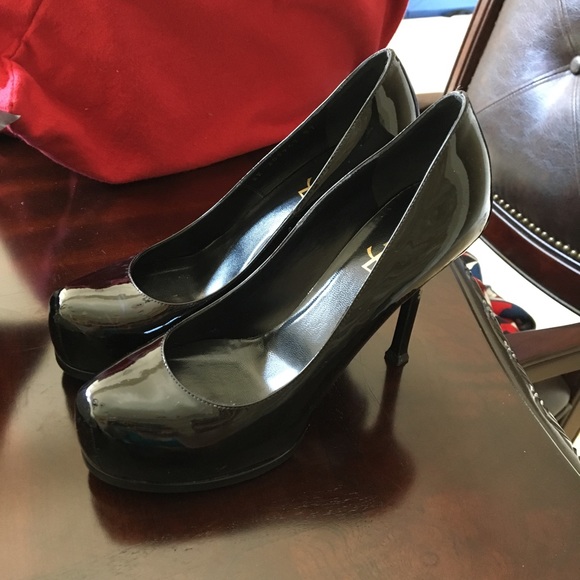 YSL Black Patent Tribute Two Cap Toe Escarpin Pump - Picture 2 of 4